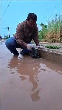 Removing a large blockage quickly ends street flooding #unclog #unclogged #satisfying