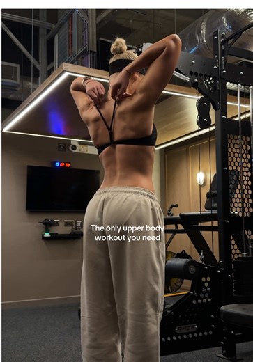 Uppers, core & cardio ❤️‍🔥 save to try !! Workout details: Lat pull down 4 x6-10 Cable pull down 4 x8-12 Bb overhead press 3 x6-10, superset lateral raise 3 x12-15 S/a db row 3 x8-12 p/a Reverse fly 3 x10-15 Tricep ex 3 x12-15 Cable crunch 2 x15-20 30 min incline walk 💧 Tracked by @motra.ai making logging progress so easy 👏 ad #upperbodyworkout #backworkout #gymgirls