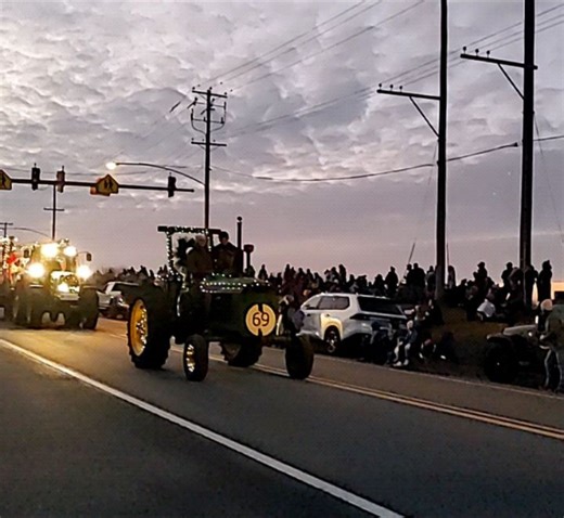 Red Barn Farm Market at Harry C. Dehoff Farms on Reels