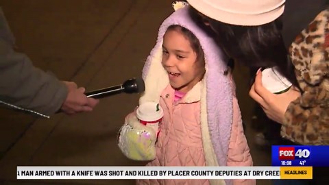 Massive crowd shows up for Old Sacramento tree lighting ceremony