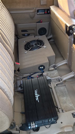 A lot of you guys were interested in the audio setup on our ‘93 K1500 Suburban last week, so we felt we should do a deeper dive! Should we do something similar in our ‘99? Are you looking forward to picking up one of our radio kits? What’s your go-to audio setup? Let us know! #reversionraceworks #obschevy #gmt400 #obstruck #chevyobs