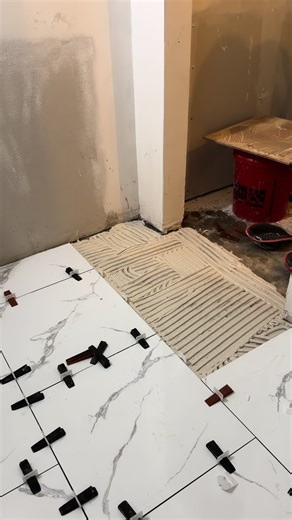 Instalando formato 18x18 #flooringinstallation #tile #construccion #renovation