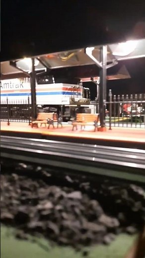 Amtrak FP-45 couples up to passenger cars #ogaugetrains #ogauge