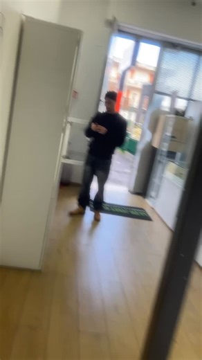 Jerry Caccavale on Instagram: "Nuovi arrivi dallo Zio Jerry Svapo! La nuova Aegis Force di Geek Vape, un dispositivo potente e robusto adatto a chi preferisce sia il tiro da guancia (MTL) che il tiro polmonare (DTL). La batteria è integrata da 3200mAh ricaricabile tramite USB-C, la potenza massima erogabile è di 80W e offre due modalità di funzionamento, SMART e POWER. La Aegis Force è compatibile con le pod Aegis Force da 5ml di capacità e con le resistenze B Coil Boost Version e le resistenze