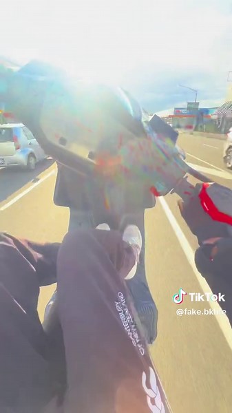 Maccy Ds: Professional Onewheel and Moped Stunts