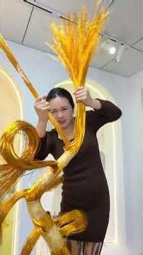 A 15-year-old girl made a gold tree