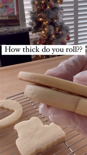 How thick do you roll your dough? I usually roll 1/4” thick In this video, I’m using our 1/4” and 3/8” dough sticks. They’re super convenient to use - just interlock each piece together - they come apart for easy storage and don’t take up much space. They ensure the perfect and consistent height when rolling every time! I’m also using the reusable “cover ups” on the bottom and top of the dough. I haven’t used parchment paper since we brought this product in from Australia ! Lastly, notice the pe