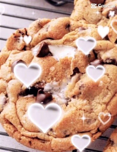 🎄🍪 Holiday Cookie Platters Are Here! 🍪🎄 Make your holidays a little sweeter with Nana’s Sweet Treats festive Cookie Platters — perfect for family gatherings, office parties, or gifting someone special! ❤️ Each platter is filled with a delicious assortment of homemade cookies, baked fresh with love: ✨ Brown Butter Chocolate Chip (with or without pecans) ✨ Peanut Butter ✨ Maple Brown Sugar ✨ Pumpkin ✨ Caramel Apple ✨ Sugar ✨ Triple Chocolate ✨ Pumpkin Cheesecake ✨ Strawberry Cheesecake 🎁 Choo