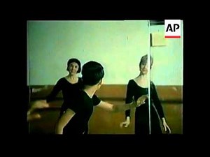 Public watch coronation, file of king as ballet dancer