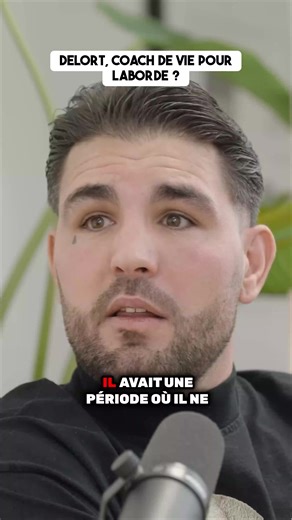 Quand le mental prend le dessus sur le régime strict ! Andy Delort raconte comment il a relancé Gaëtan Laborde, alors en pleine disette offensive. Parfois, lâcher prise et sortir du cadre ultra-cadré, c’est exactement ce dont un attaquant a besoin pour retrouver le chemin des filets. Une anecdote savoureuse sur la complicité dans le vestiaire et l'importance du feeling. #AndyDelort #GaetanLaborde #FootballFR #Vestiaire #MentalDeGagnant @kampo_officiel