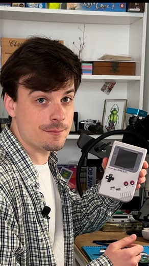 386K views · 3.5K reactions | Marius, expert en consoles rétro, répare et customise Marius est un passionné de consoles rétro qui propose diverses prestations telles que la réparation, la customisation, le changement d'écrans, le nettoyage et le hack. Il met son expertise au service des collectionneurs et des amateurs de jeux vidéo vintage pour leur permettre de profiter pleinement de leurs consoles préférées. ️ | Réel média | Facebook