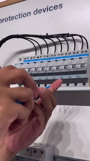 💡Did you know? Thanks to the long DIN clip, you can easily remove a single Hager RCBO without disconnecting the busbar, other devices or wiring. This make your installs more convenient and reduces installation time! 👌 #Hager #HagerSquad #straightfromourshowroom | Hager