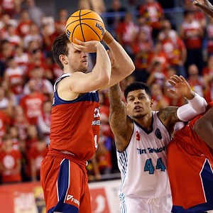 3.2K views · 73 reactions | ️ "Frankiiiiiie Ferrari!"  Unser neuer Point Guard hat in der Basketball Champions League bereits unter Beweis gestellt, was er so drauf hat und was uns erwartet!  #FreakCity | Bamberg Baskets | Facebook