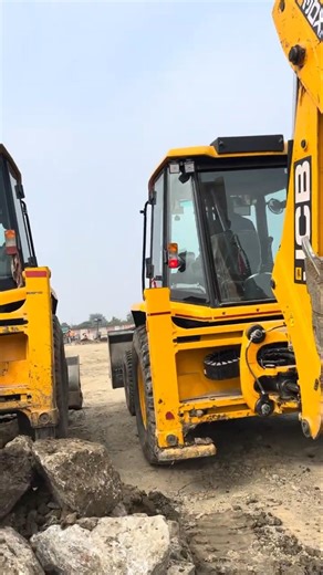 चलती JCB के सामने आ गई दूसरी JCB 🚧 Unexpected Moment”