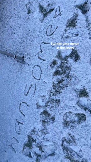 Write Your Name in the Snow: Trendy Snow Letters