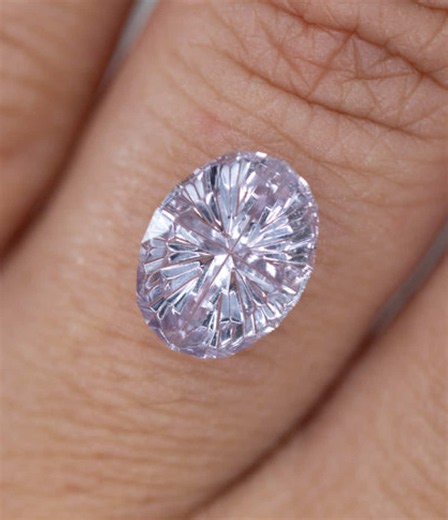This one is such an enchanting color of sapphire! A soft lilac that feels like it glows from within. This 3.11 carat unheated sapphire from Ilakaka is currently available ✨ #fantasyjewelry #jewelrytiktok #engagementring #booktok #acotar