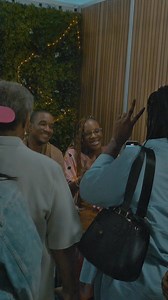 Dans le mariage, les conflits ne sont pas des signes d’échec.Ils sont inévitables.La vraie force ne vient pas de leur absence,mais de la capacité à les gérer avec sagesse.Un des chapitres clés du livre « Les Standards Divins pour un Mariage Heureux » te guide pas à pas pour reconnaître une crise naissante, l’aborder sans peur, et surtout la traverser ensemble.Parce que la paix ne se construit pas dans le silence ou l’évitement,mais dans le dialogue difficile, la remise en question, la confrontat