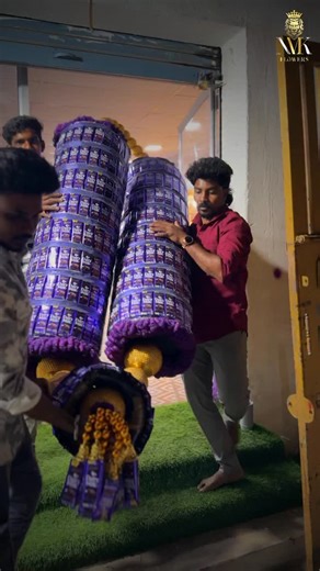 Kavin Kumar on Instagram: "NMK FLOWERS ☎️9944445649 . . . . #karaikudi #thondi #devakottai #arandhngi#thiruvaadanaiperavuranithiruppathu rpudhukottaltrichythanjurpattu kottaivedharanyamkoyambeduthirunelveli kovilpatti valliur nagarkovilsingampunaritiruppuravinasisoma nurpalladamdharapurambangaloreperambalur garland tiruppurcoimbatoresulurudumalaipettai weddinggarlands"