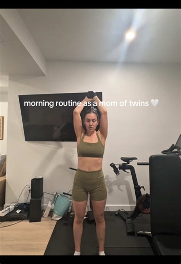 Morning routine as a mom of twins 🤍 #momsoftwins #twinmomlife #morningroutine #momroutine #twinboys