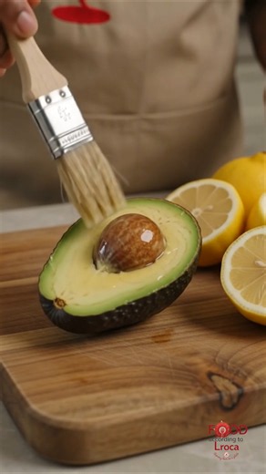 The only way to store avocados #kitchentips #hacks