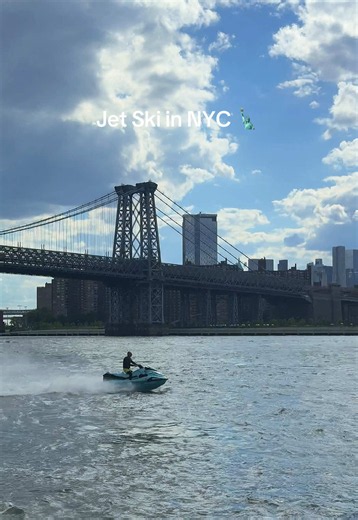 Seeing NYC on a jetski should be on everyone’s summer bucket list 🌊 @Sea The City gives guided tours of NYC beautiful skyline. They also have a hot tub boat that goes around the city 🤯 Definitely adding to my summer adventure ✅ #jetski #nycthingstodo #nyclife #nyccontentcreator #nycactivities
