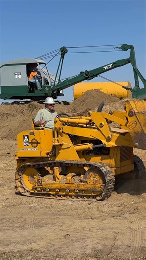 Allis Chalmers 655 track loader 👍 at Old Equipment Exposition - Bowling Green, Ohio #heavyequipment #heavymachinery #allischalmers #tractor #equipment #construction #building #constructionlife | Someplace or Another