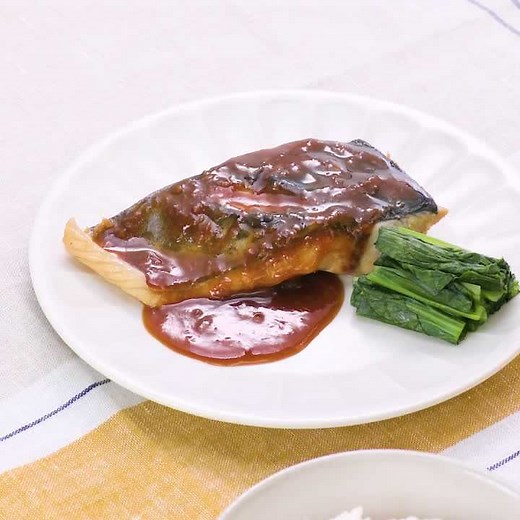 ごはんのおかずにぴったり！ サワラの味噌煮のレシピ動画・作り方 | デリッシュキッチン