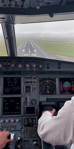 Epic Cockpit View | Lufthansa A320 LandingThrough Clouds into Frankfurt ☁️🛬 #cockpitview #viral