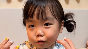 手術で胸から下がまひした・りおなちゃん(9)リハビリで座位が安定しダンス動画披露「大興奮で毎日踊り狂っています」 - ABEMAエンタメ - 話題のSNS (ニュース) | 無料動画・見逃し配信を見るなら | ABEMA