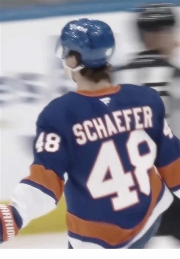 breaking records at 18 #nhl #hockey #fyp #islanders #matthewschaefer