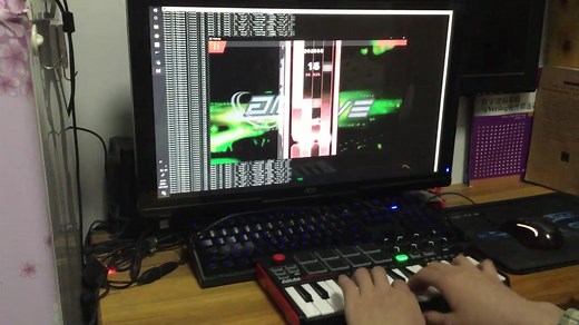 用MIDI键盘控制器打击垫玩音乐游戏DJMAX