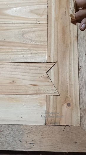 This handyman's method of measuring board joints is very easy and practical #reels #tricks ##diy #homedecor #woodworking #carpenter #woodendecor #fitting #ideas #craftshow | Rika Nursalimah