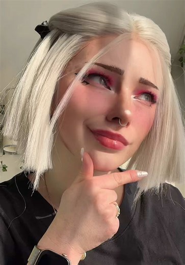Blonde Makeup Looks & Eye Tutorials
