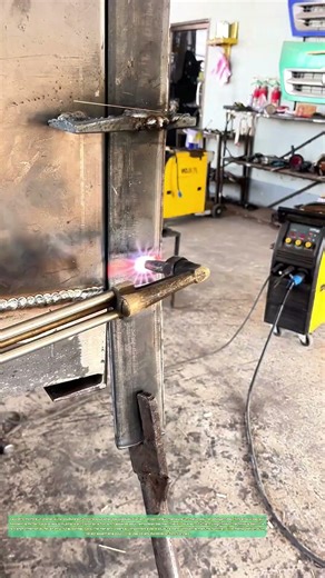 Le feu façonne le métal : Comment la soudure transforme le fer en force