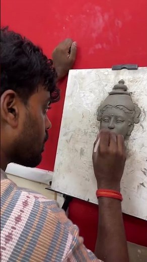 The art of the carve. #galerie #contemporaryceramics #ceramicartist #sculpture