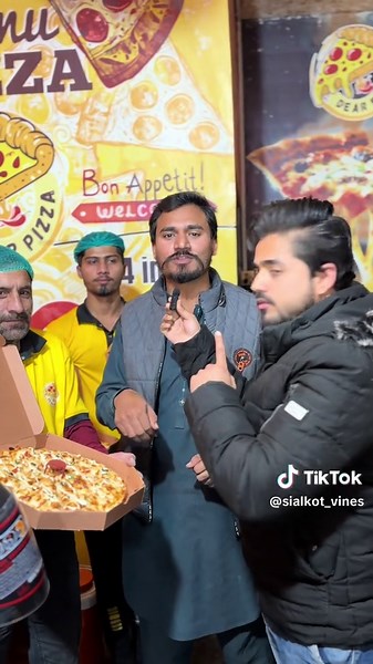 1 helmet 1 large pizza Free 😍😍#foryou #sialkot #fyp #food #growmyaccount