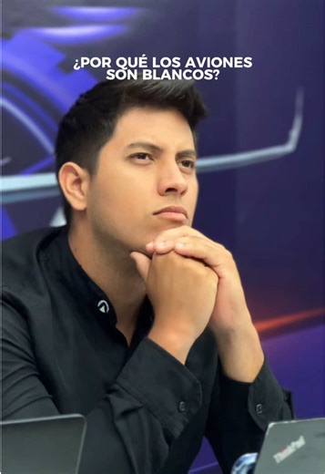 ¿Por qué los aviones son blancos? ✈️ No es por estética, es por eficiencia. Menos calor, menos peso, menos gasto. Síguenos para más datos que te harán viajar diferente. #aviones #vuelos #color #calor #peso