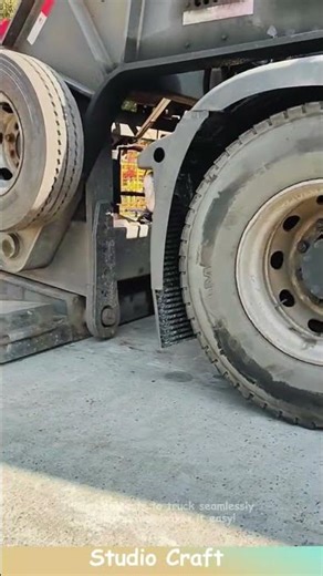 Trailer connects to truck seamlessly. Skilled driver makes it easy! #trailer #driver