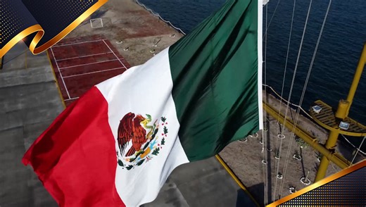 La Bandera de #México simboliza nuestra identidad, en sus colores habita la esperanza, unidad y el legado que nos impulsa como Nación a seguir siempre avante. Como marinos, estos valores nos acompañan en cada travesía, marcan el rumbo de quienes servimos #EnElMar, donde asumimos el #Deber con convicción, disciplina y sentido de pertenencia hacia un propósito colectivo, permanente con la Nación. ⚓🇲🇽 #BanderaMx | Secretaría de Marina