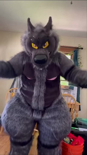 he do be baby dancing tho #fursuit #furry #furryfandom #fursuitdance #omegaverse