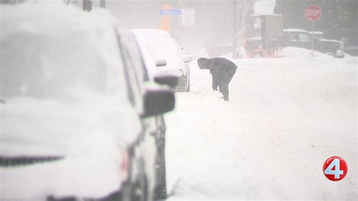 This is Buffalo 💙 Total strangers coming together to help push a car stuck in the snow. | Sarah Minkewicz