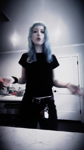 bunny (@chloejonesyy)’s videos with Girlfriend - Avril Lavigne