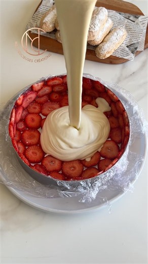 Incroyable gâteau S/cuisson à la fraise 😍🍓🍓🍓recette ⬇️⬇️