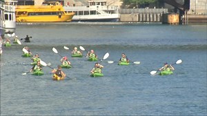 Kayakers aim for safer paddling on congested Chicago River