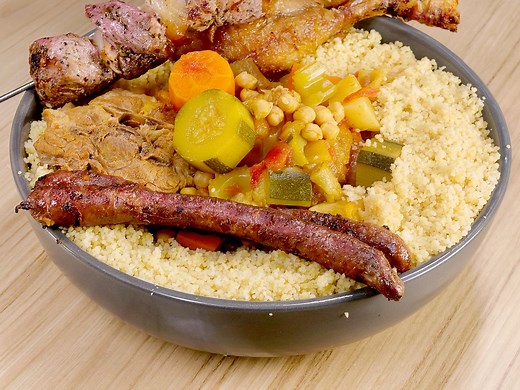 Couscous royal (agneau, poulet, merguez)