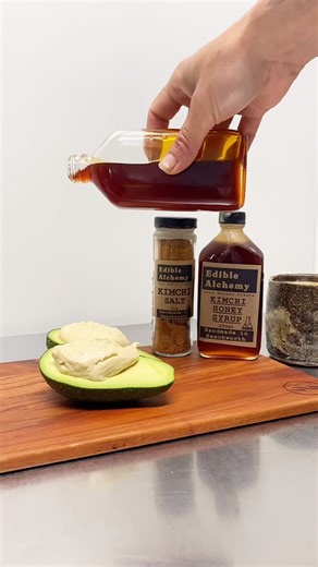 It’s snack time! I could eat this all day every day. Super simple, super quick and super healthy. Avocado Hummus Kimchi salt Kimchi honey syrup It felt very fancy serving it on my @warbywood board #snack #kimchi #avocado #healthy | Edible Alchemy Aus