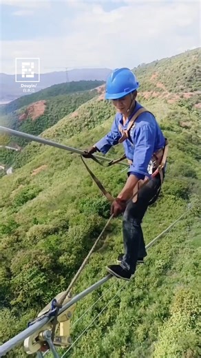 Fixing Power Lines At Extreme Heights! | Fossbytes