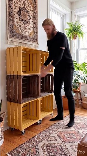 Using only wooden crates, he made this beautiful piece of furniture, super easy.