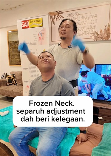 #frozenneck , separuh adjustment dah beri kelegaan. #bodyadjustment #sartreatment #painrelief #bonesetting Bintulu : 26-27 Jan Sibu : 29-30 Jan Sarikei : 31 Jan & 1 Feb Kuching: 3-5 & 10-12 Feb 2026 Johor : 7&8 Feb KL : 14 Feb Miri : 21 Feb Bintulu : 23-24 Feb Sibu : 26-27 Feb Sarikei : 28 Feb & 1 March For enquiries & booking : Admin 1 : 601114698366 Admin 2 : 601125159772 Admin 3 : 60132101908
