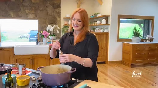 491K views · 3.8K reactions | You can never go wrong with a comforting, chunky chili! See more from The Pioneer Woman - Ree Drummond, Saturdays at 10a|9c. Get the recipe: https://foodtv.com/3kYHiqz. | Food Network | Facebook